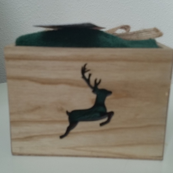 Set of 4 washcloths in wooden box - Picture 3 of 4